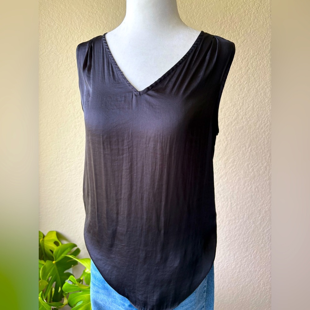 BANANA REPUBLIC Elegant Black Sleeveless Top IN SIZE S.